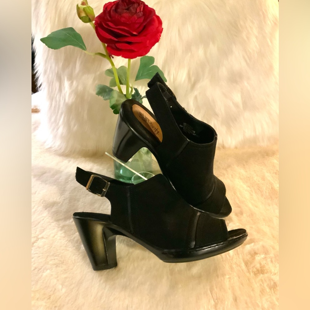 NWOT Eurosoft -Black  color ,suede and leather open toe and heel sandal. Sz 6